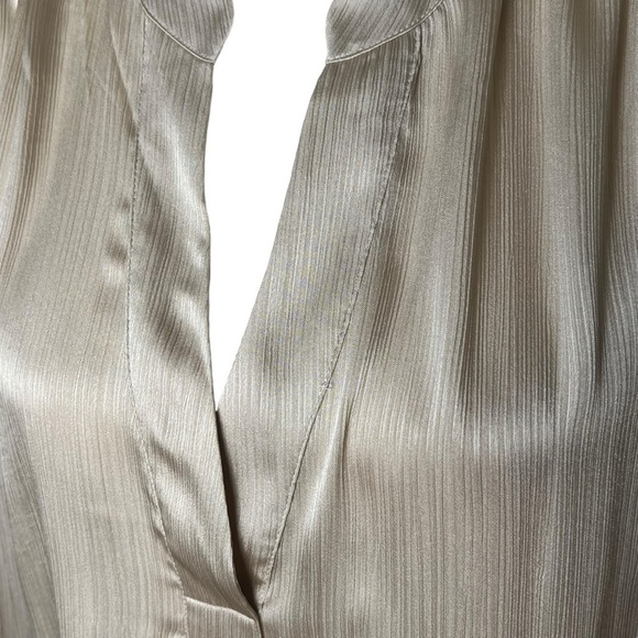 Banana Republic Crinkle Volume-Sleeve Blouse in Oyster Pearl Color Size … - Picture 6 of 12